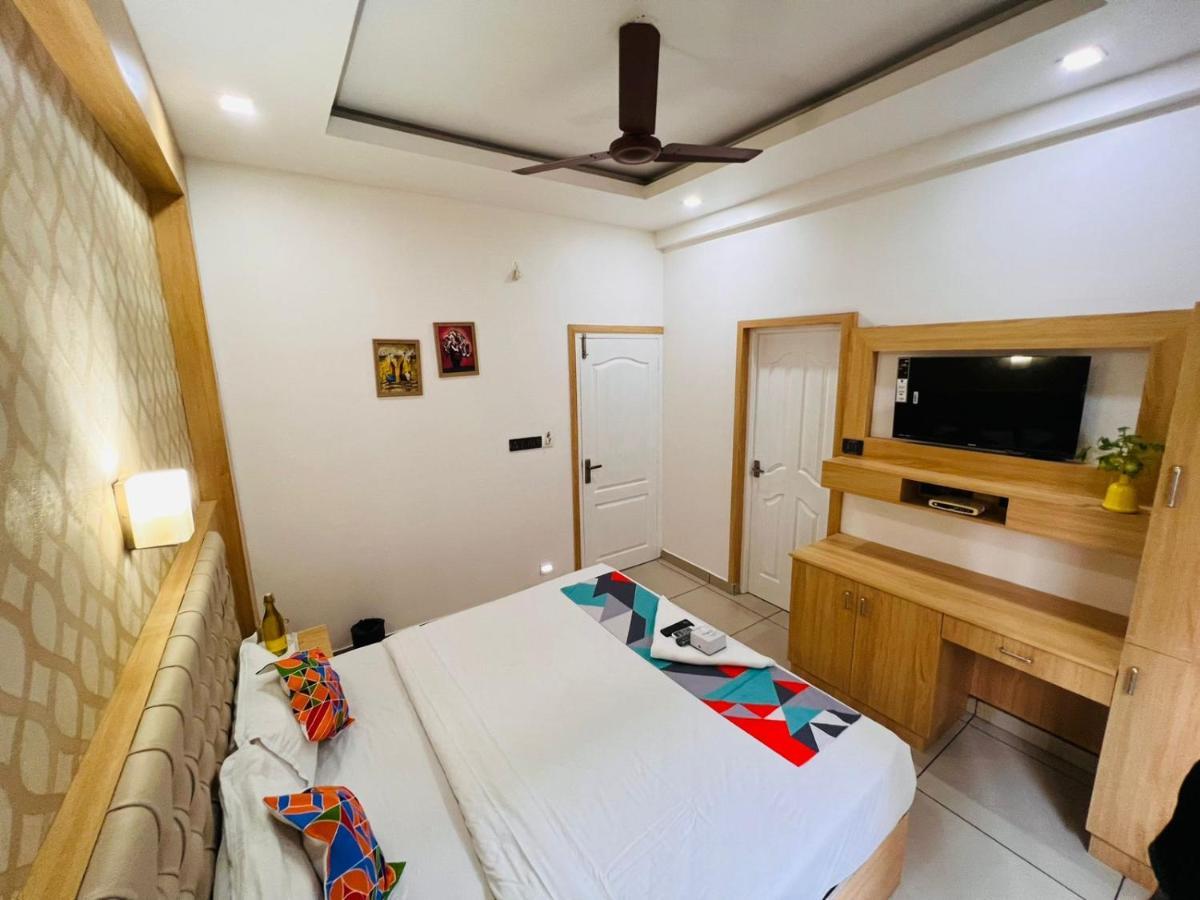 Hotel Reegate Inn Near South Railway Station Kochi Exterior photo