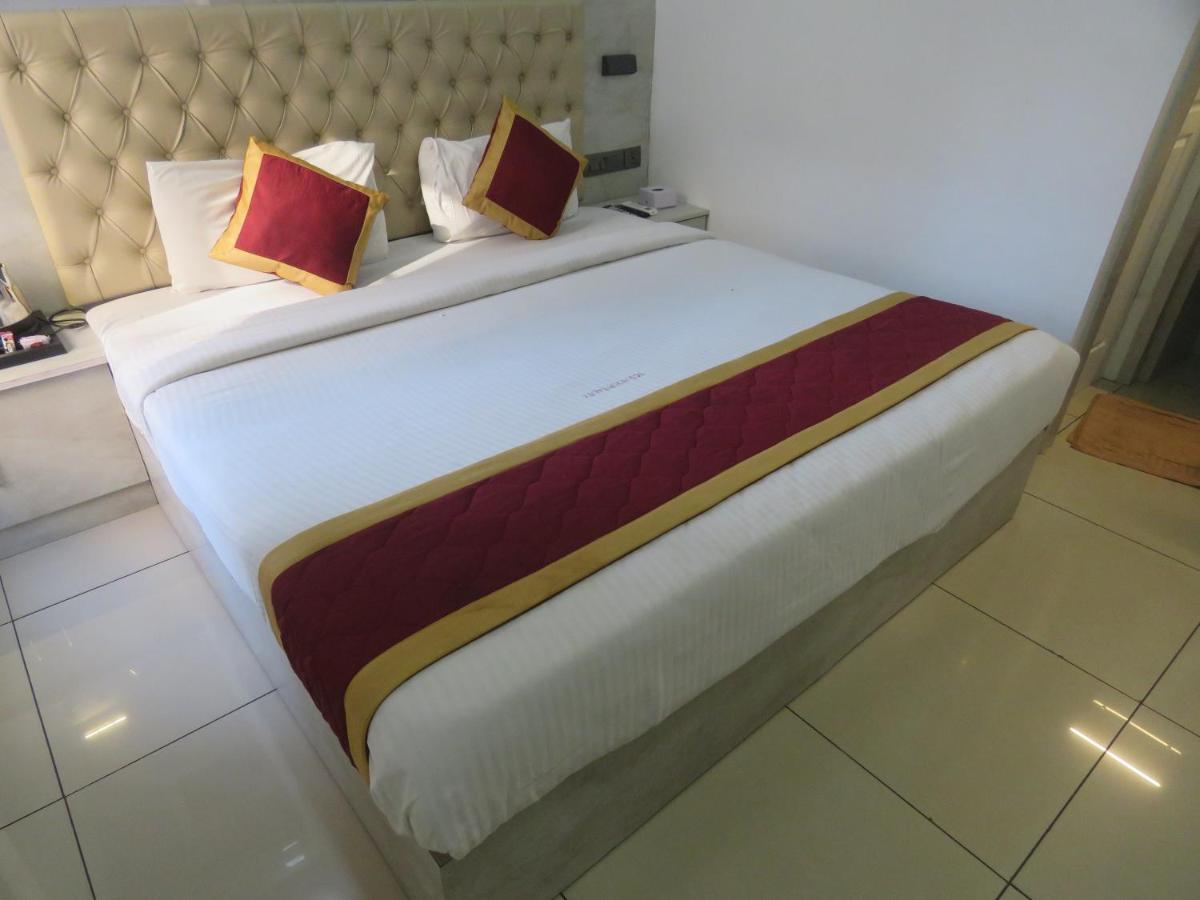 Hotel Reegate Inn Near South Railway Station Kochi Exterior photo
