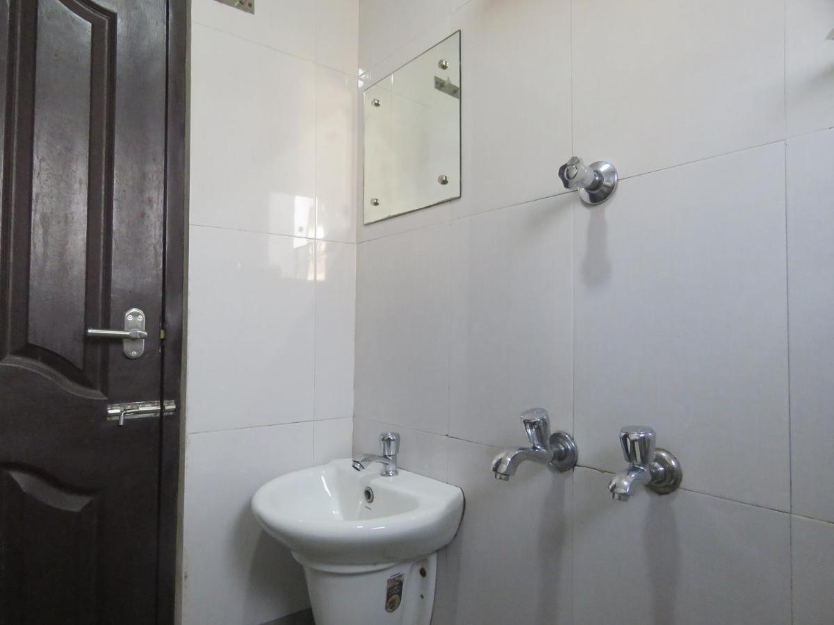 Hotel Reegate Inn Near South Railway Station Kochi Exterior photo